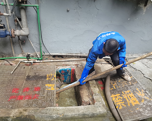永安坝街道清掏化粪池