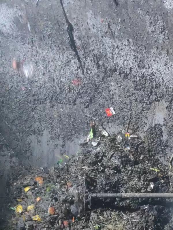 永安坝街道污水池清理