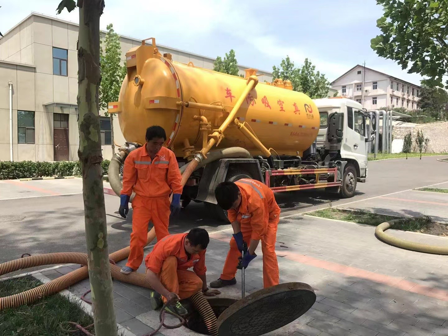 永安坝街道化粪池清理与5-8吨吸粪车施工效率分析